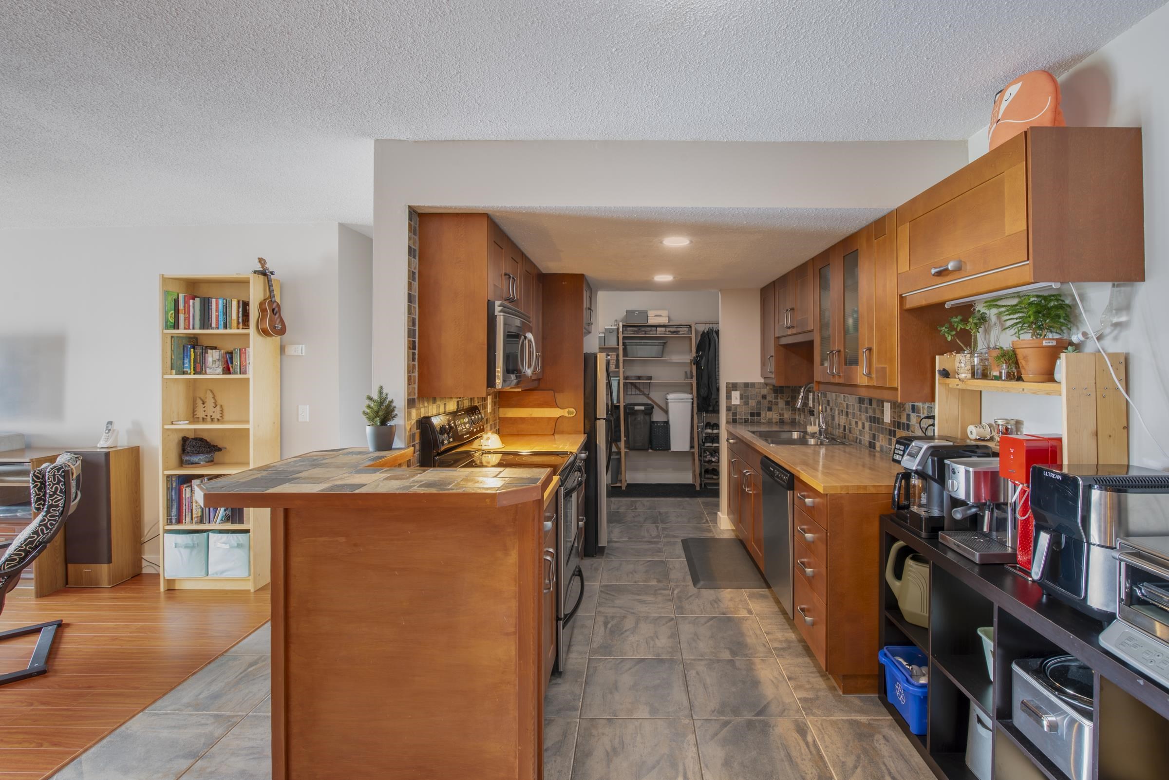 204 119 Agnes Street, Downtown - r2865517 Image